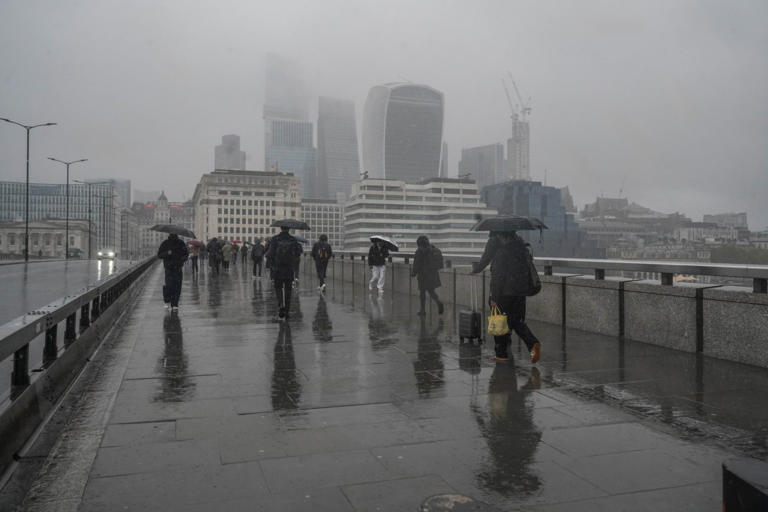 Map shows parts of the UK where severe Storm Austen weather warnings ...