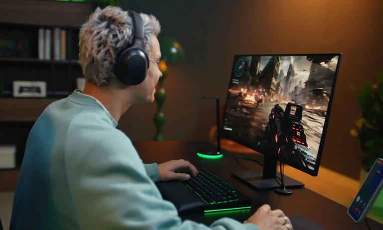 Razer’s Barracuda V2 Pro launches with a better mic, longer battery ...