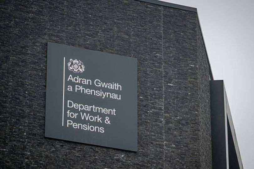DWP issued warning over strict new punishment for Universal Credit ...