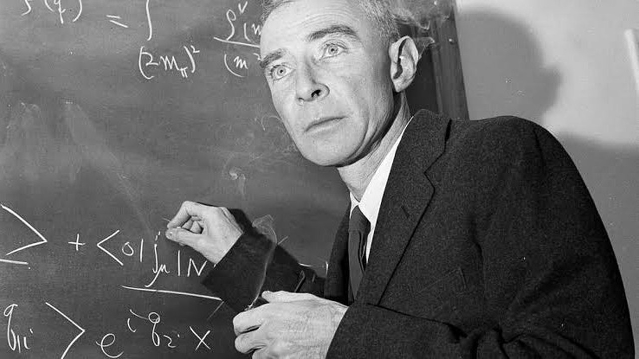 J Robert Oppenheimer helped America build the atomic bomb, then the US ...