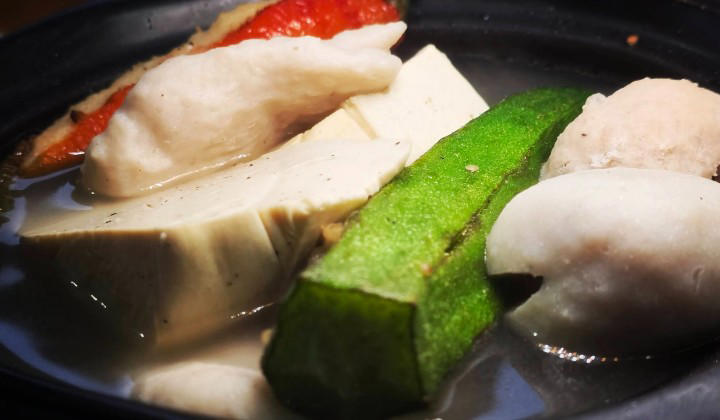Sec 17 night market yong tau foo: Two generations, fish paste made by ...