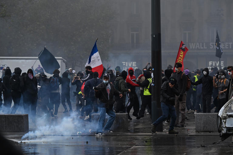 Macron hits back at Trump's 'stupid' comments about French riots