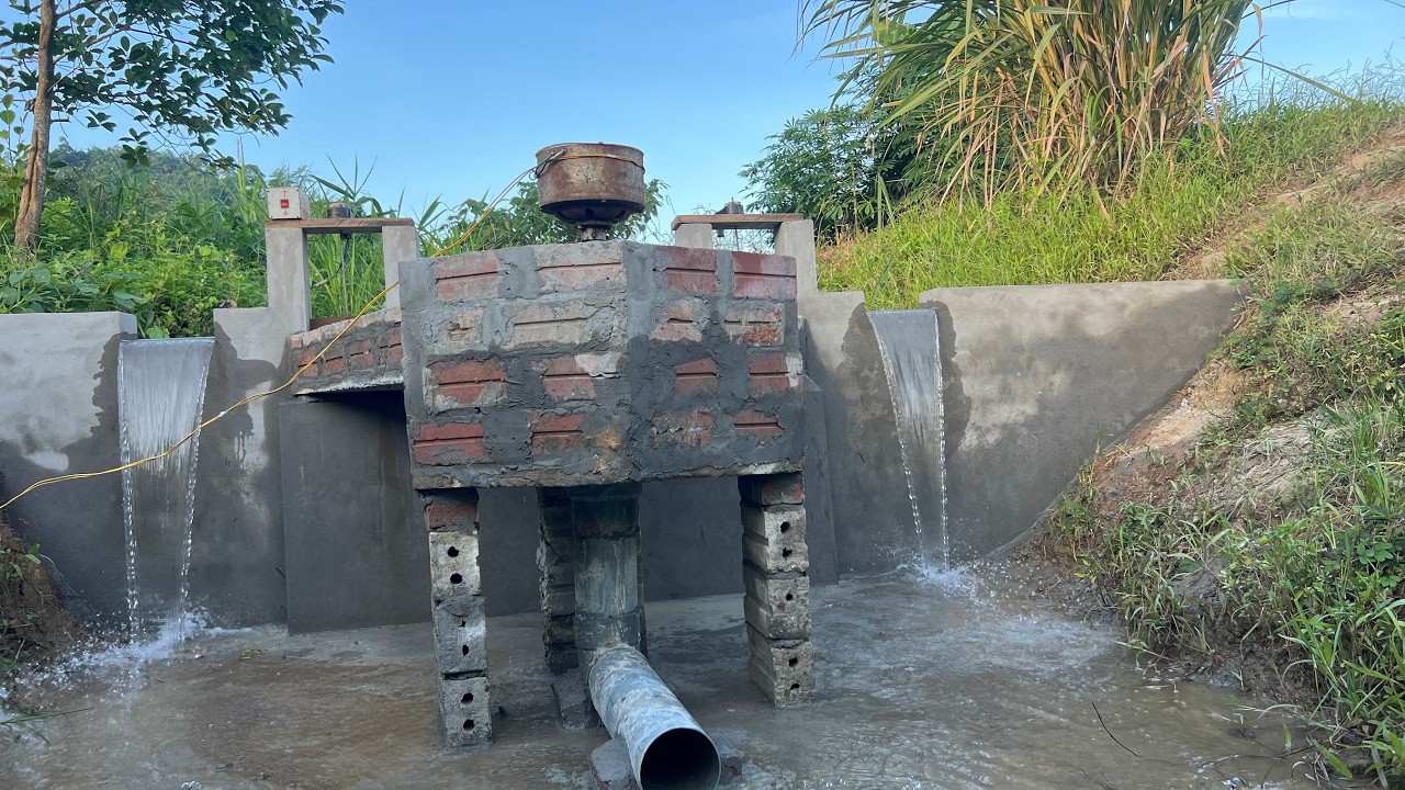 Building a mini hydroelectric dam with unique turbines
