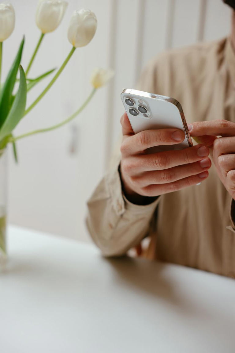 If you always take forever to reply, psychologists say you probably ...