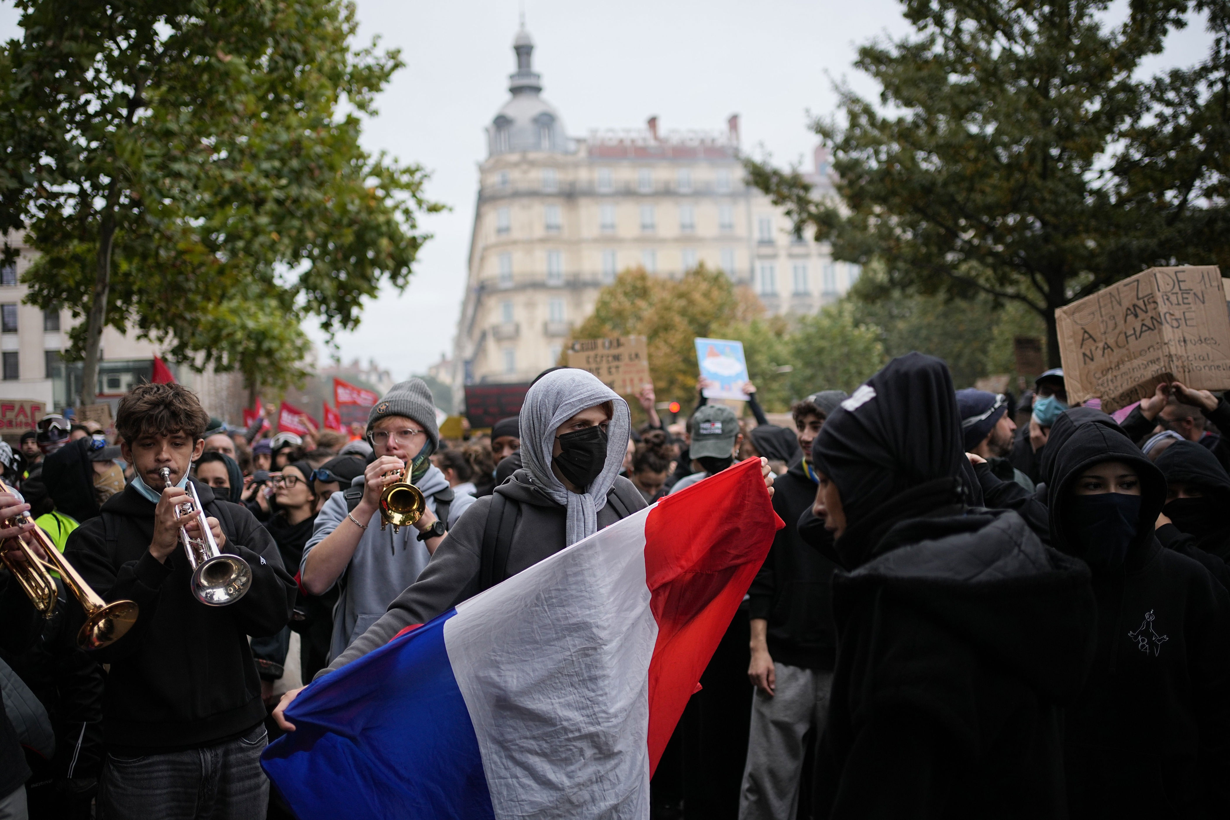 Macron hits back at Trump's 'stupid' comments about French riots