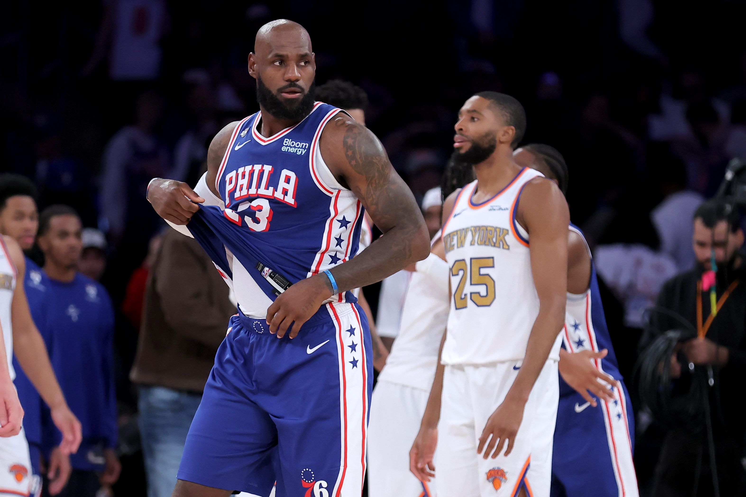 LeBron James goes all Midwestern on heckling Knicks fans in ...