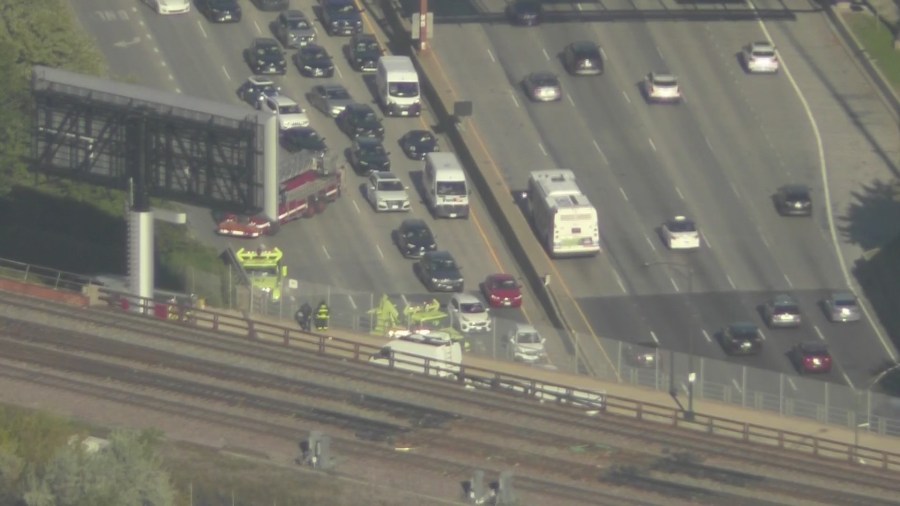 Tow truck carrying forklift crashes into Hubbard's Cave on Kennedy Expressway, spilling battery acid: ISP