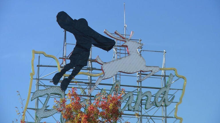 Blazers' new guard Ja Morant joins Portland's iconic White Stag sign