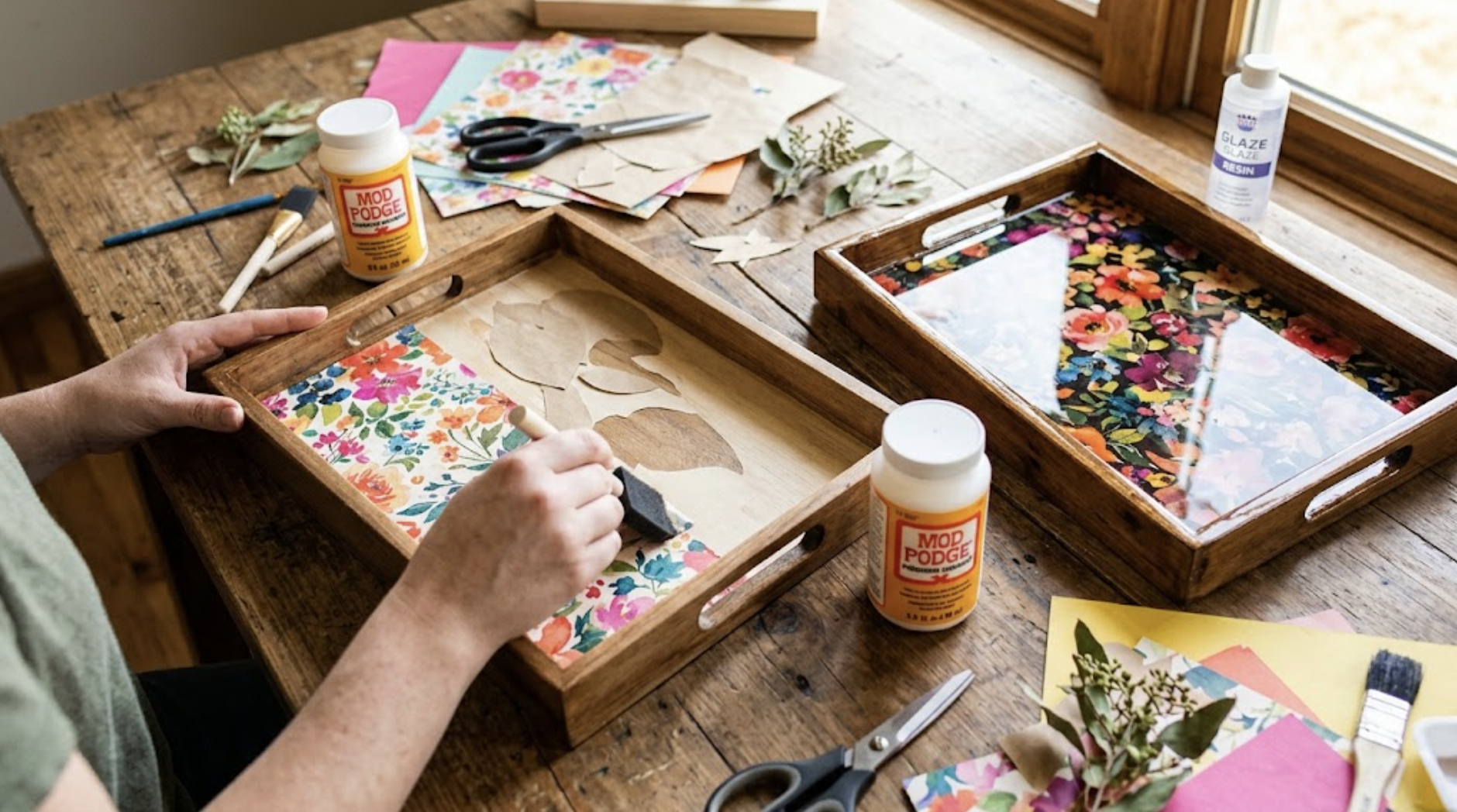 How to create stunning decoupage resin-finished wooden serving trays ...