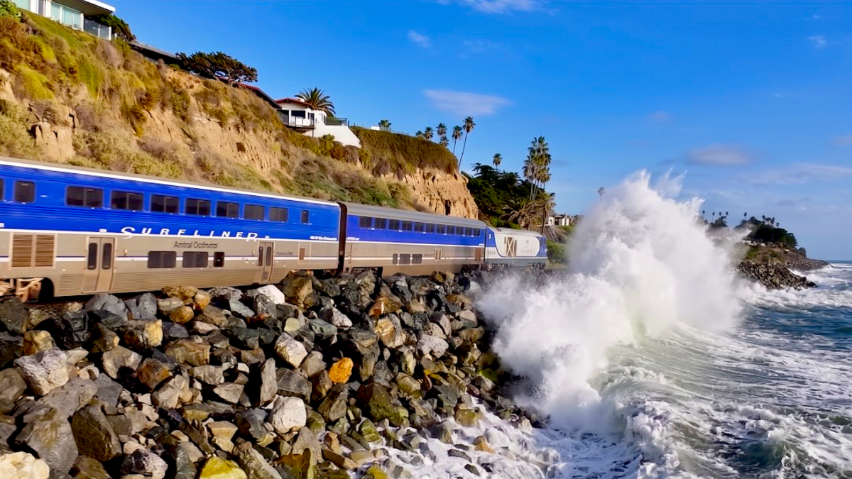 Super El Niño hurls towering waves into California Amtrak train windows ...