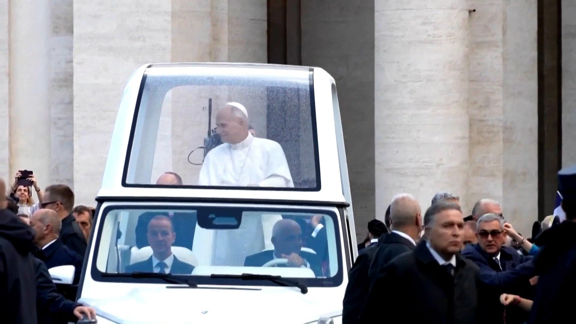 Pope Leo resumes public duties after lung cancer surgery