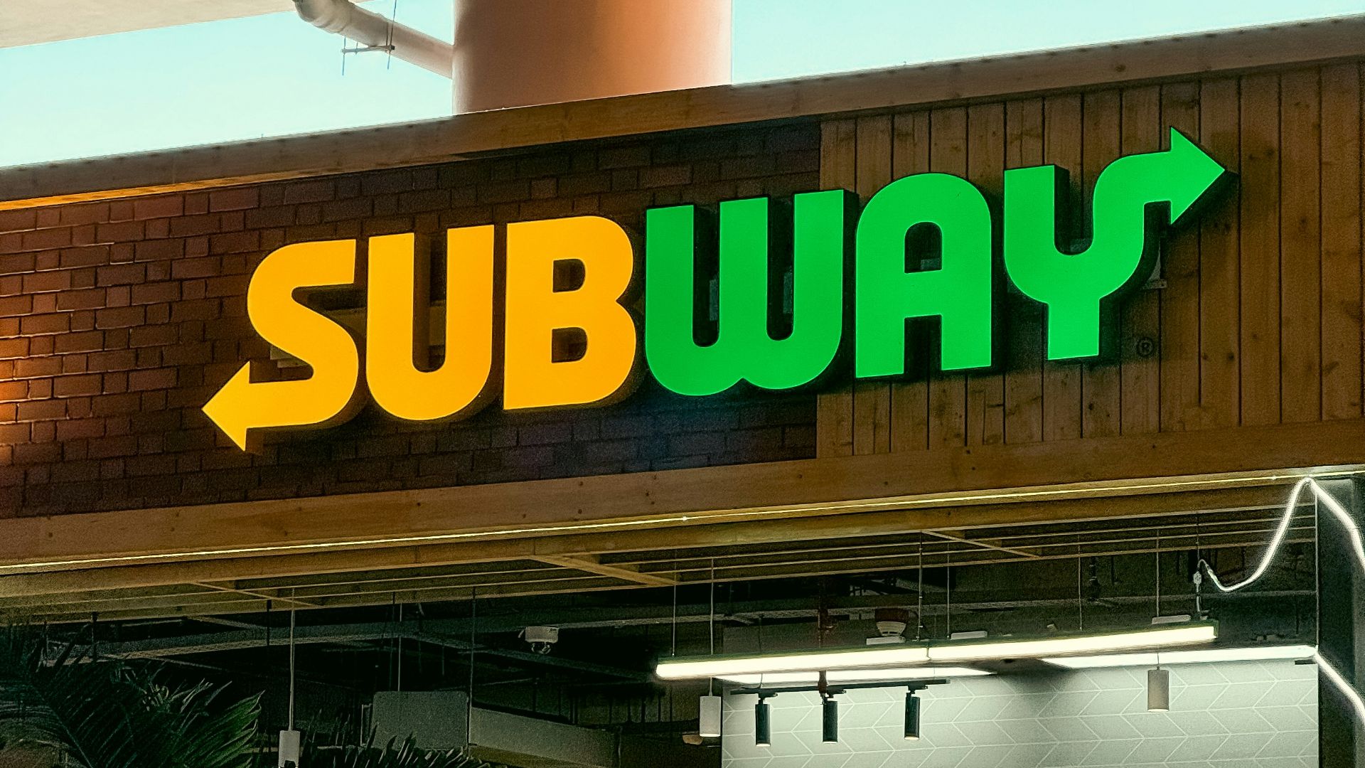 10 fast-food items you can order on a diet & 10 to never eat