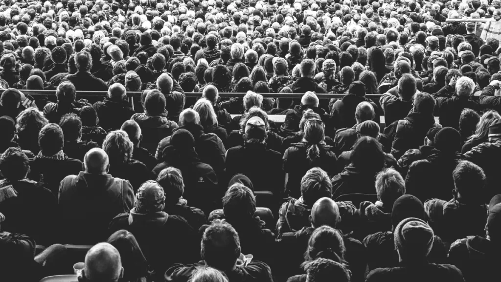 New Sony patent fills virtual concerts with fake fans