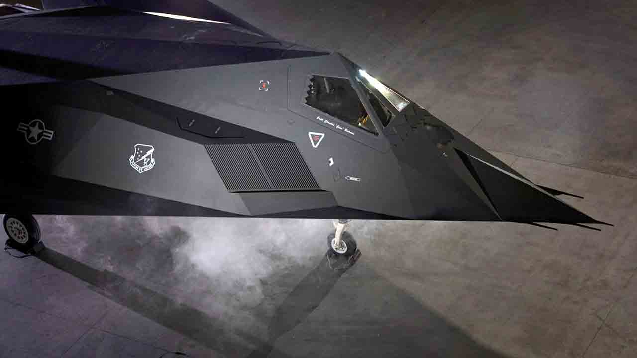 F-117A yang terlibat dalam empat konflik dipamerkan di Smithsonian