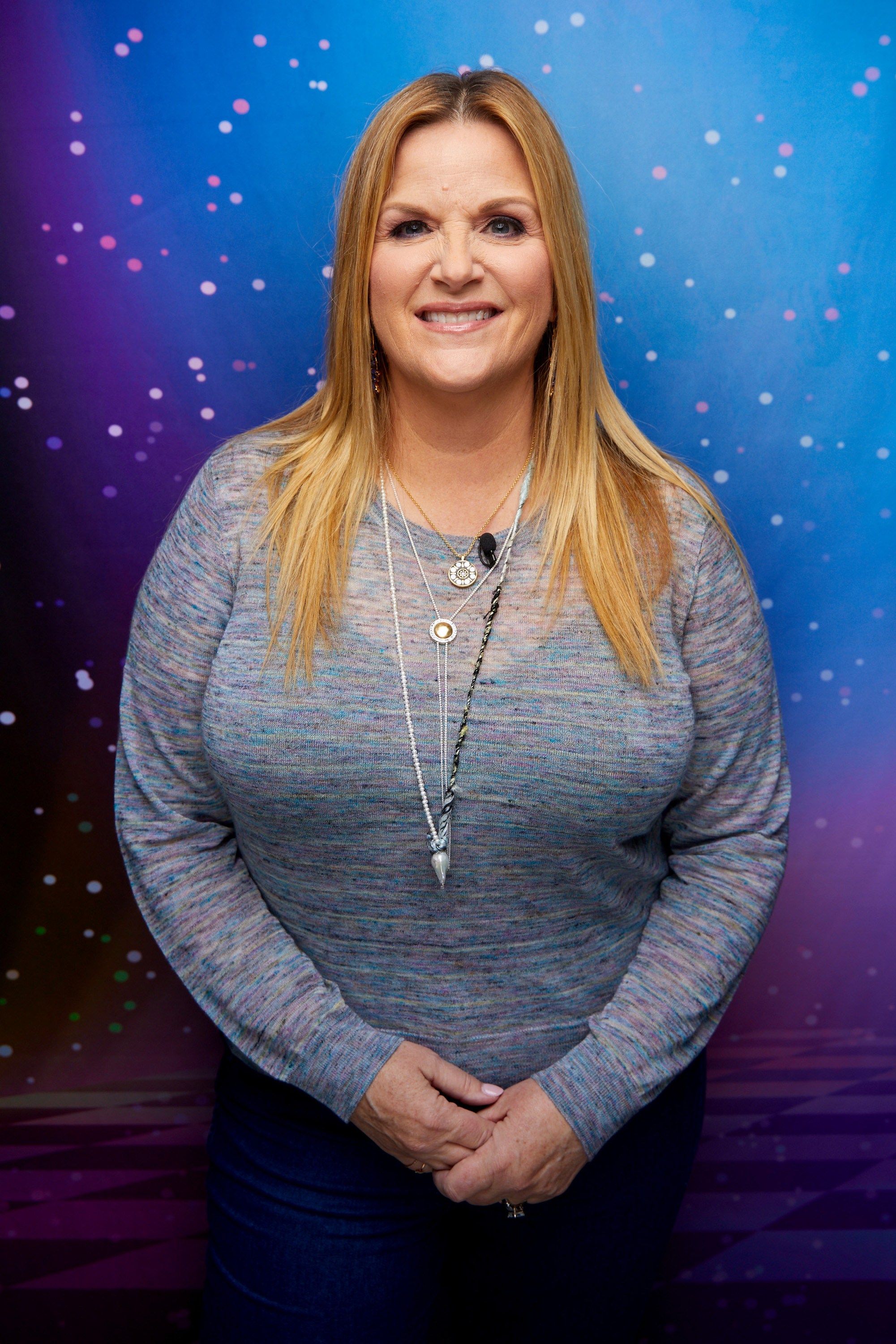 Trisha Yearwood, 62, shows off slim figure in rare red carpet appearance