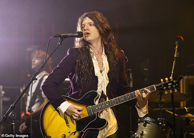 Rocker Sawyer Hill's tour bus goes off road and flips after father of ...