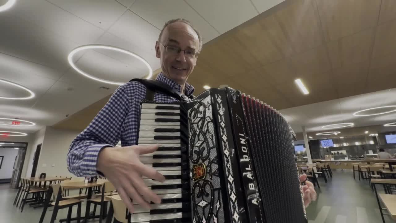World Series: Wisconsin accordion player to perform during games 1 & 2