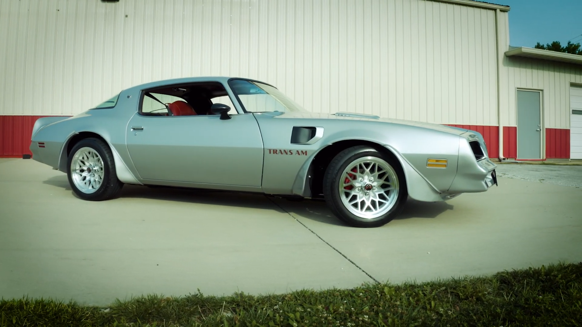 Why did this 1977 Pontiac Trans Am omit the hood bird?
