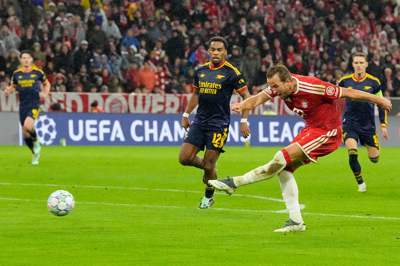 Harry Kane has a big night in Bayern Munich's 2-2 draw with Arsenal in ...