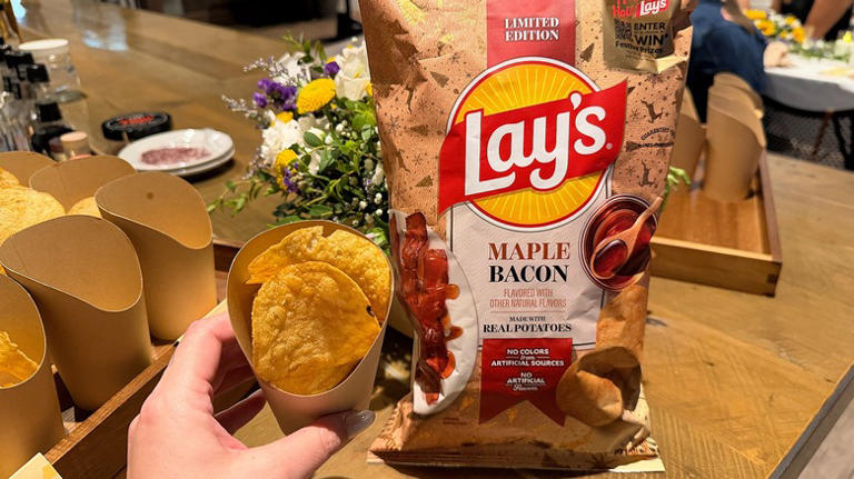 Review: Lay's new Thanksgiving potato chip flavors are so good I'd eat ...