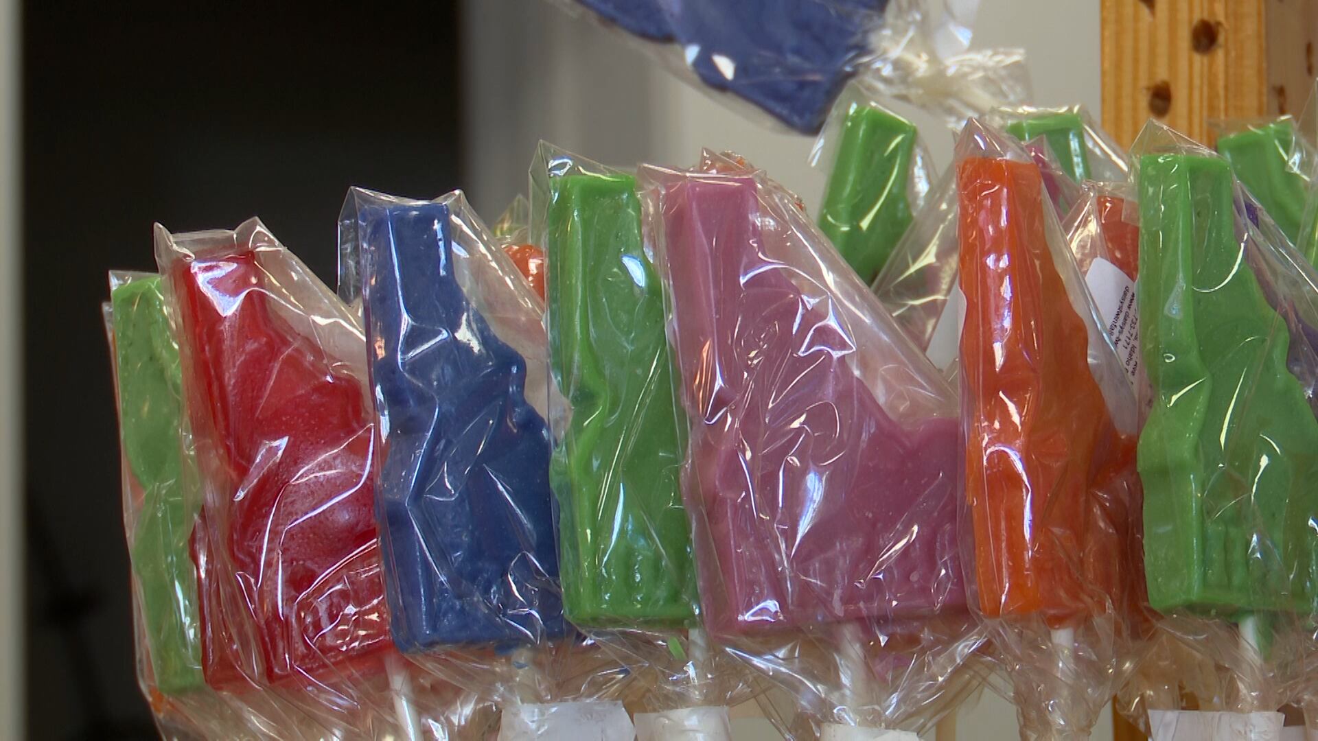 Twin Falls candy store marks three decades in the community