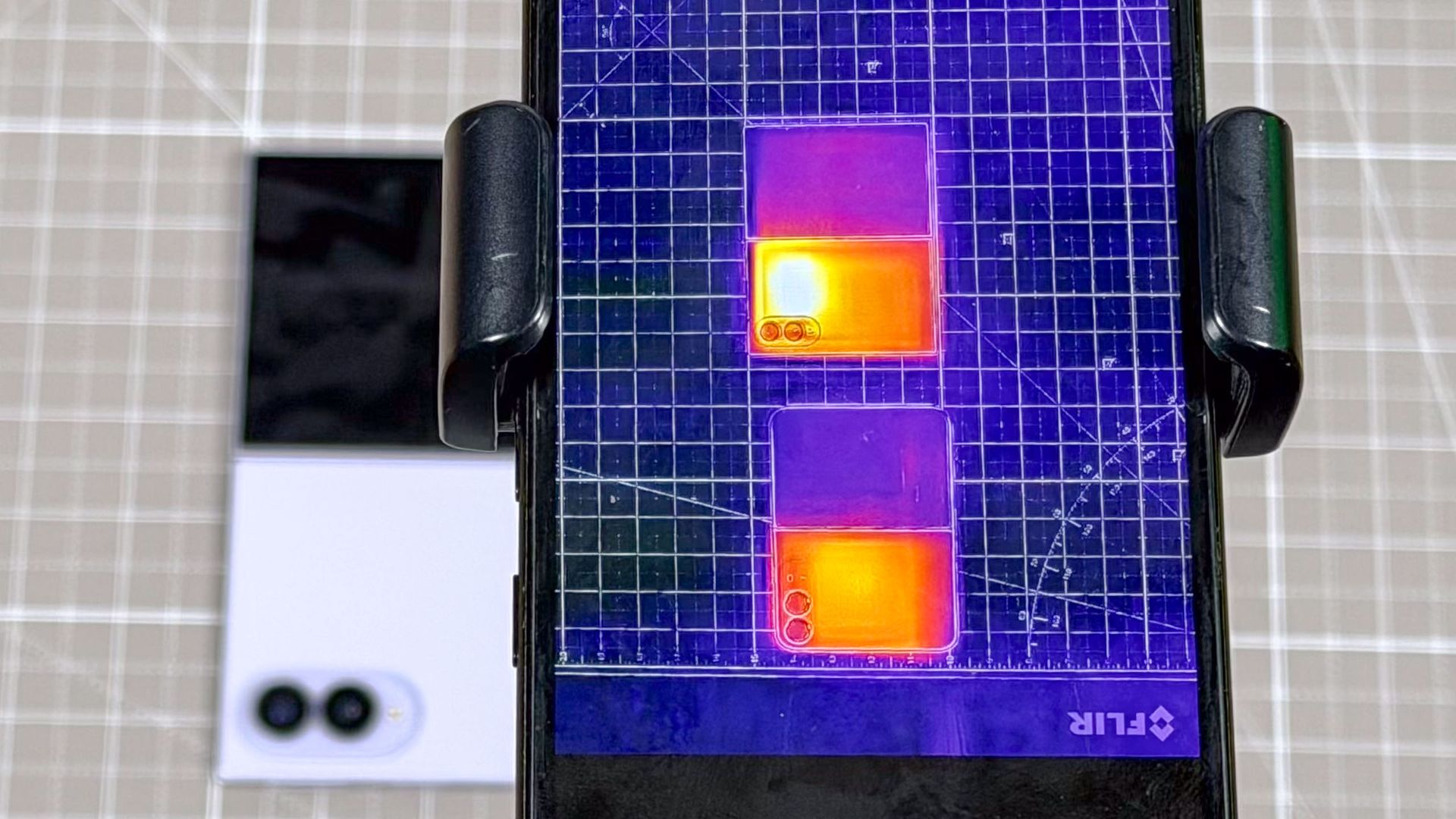 I put the iPhone Duo and Galaxy Fold 8 through a thermal torture test