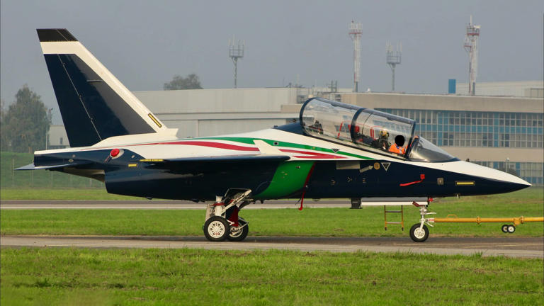 First M-346 for Frecce Tricolori breaks cover
