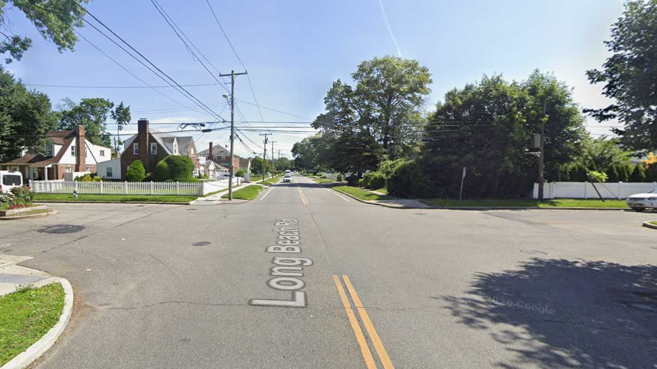 Long Island car crash kills man in Hempstead, police say
