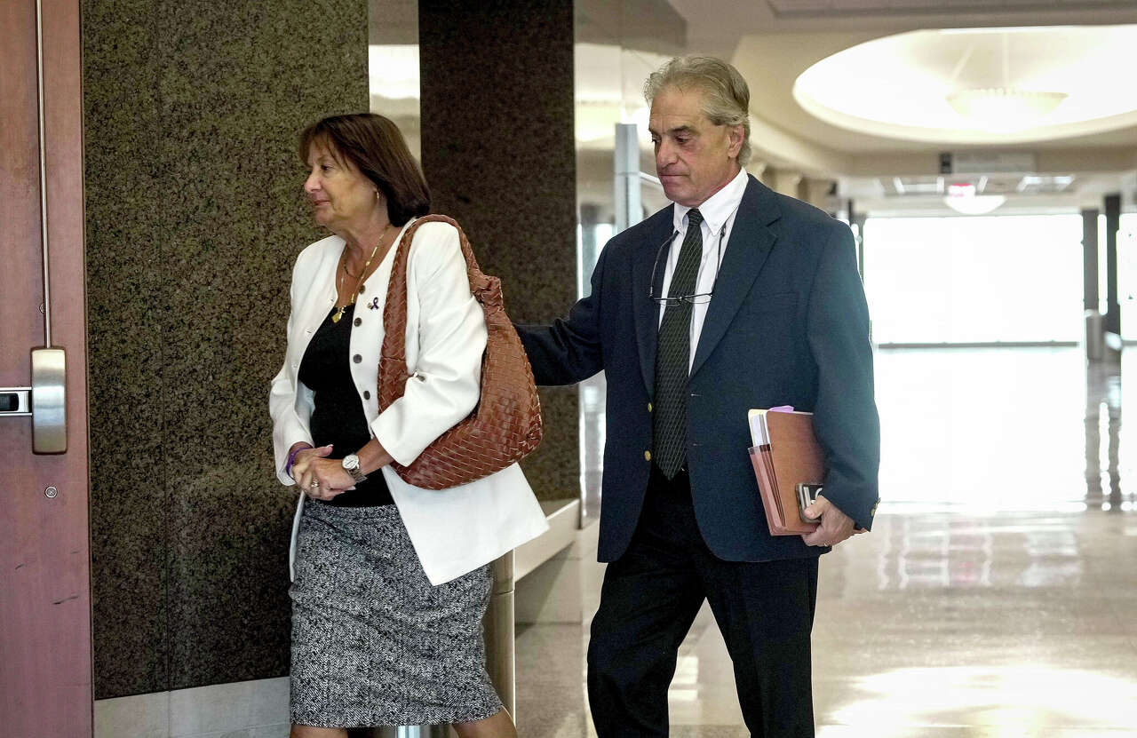 Trial begins in heated legal battle over custody of Lee Gilley's children after wife's murder
