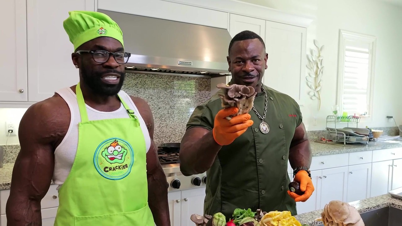 Kali Muscle cooks veggies with ChefRush (part 1)
