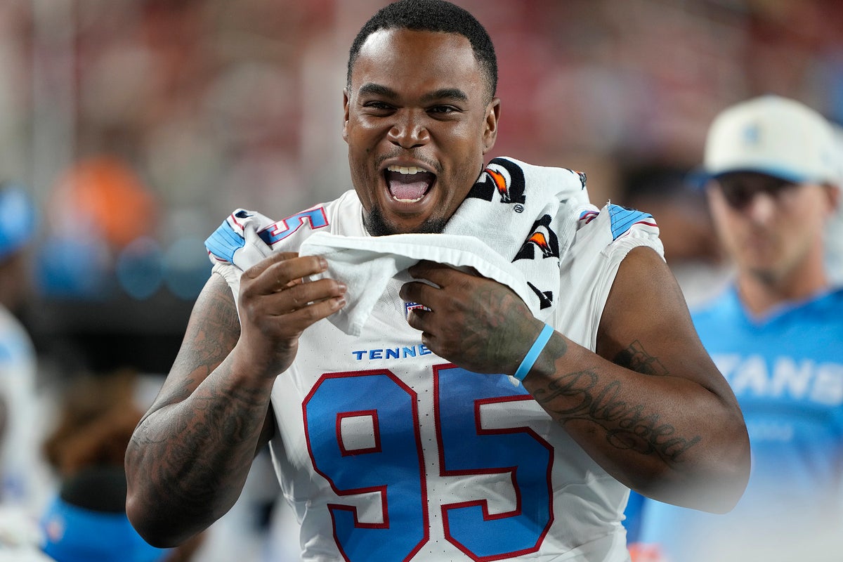 Titans coach defends Elliott following release after pulling a gun