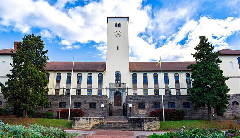 Rhodes students hit by gastro, thrusting Makhanda water system into ...
