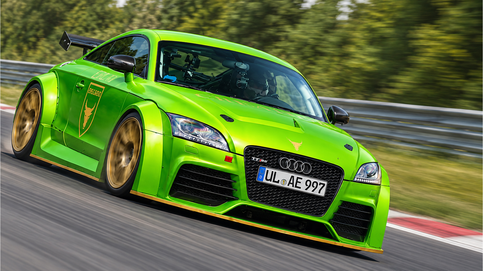 Widebody Audi TT RS flies through Nürburgring