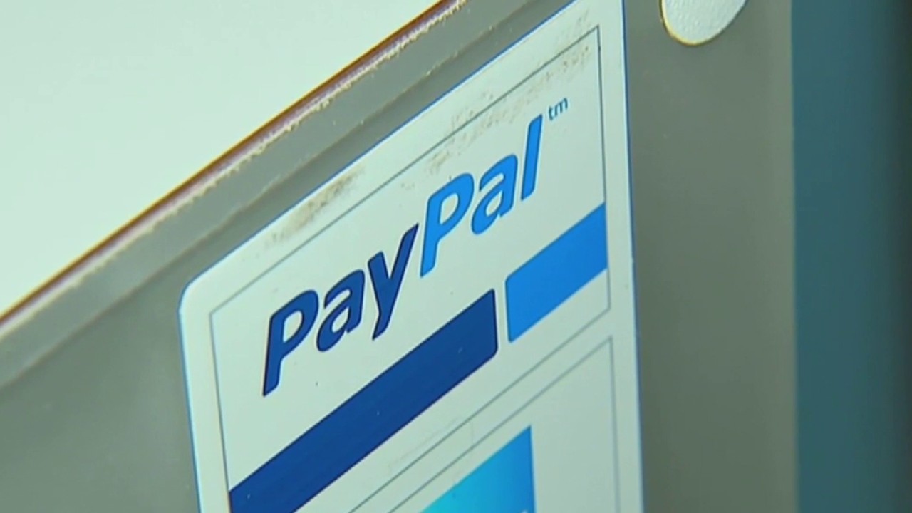 How to safely send money overseas & avoid scams this holiday