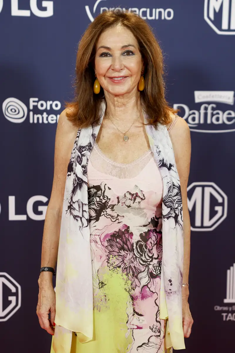 Ana Rosa Quintana (70): 