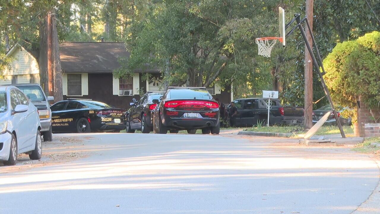 Clayton County police officer dragged by vehicle; suspect located