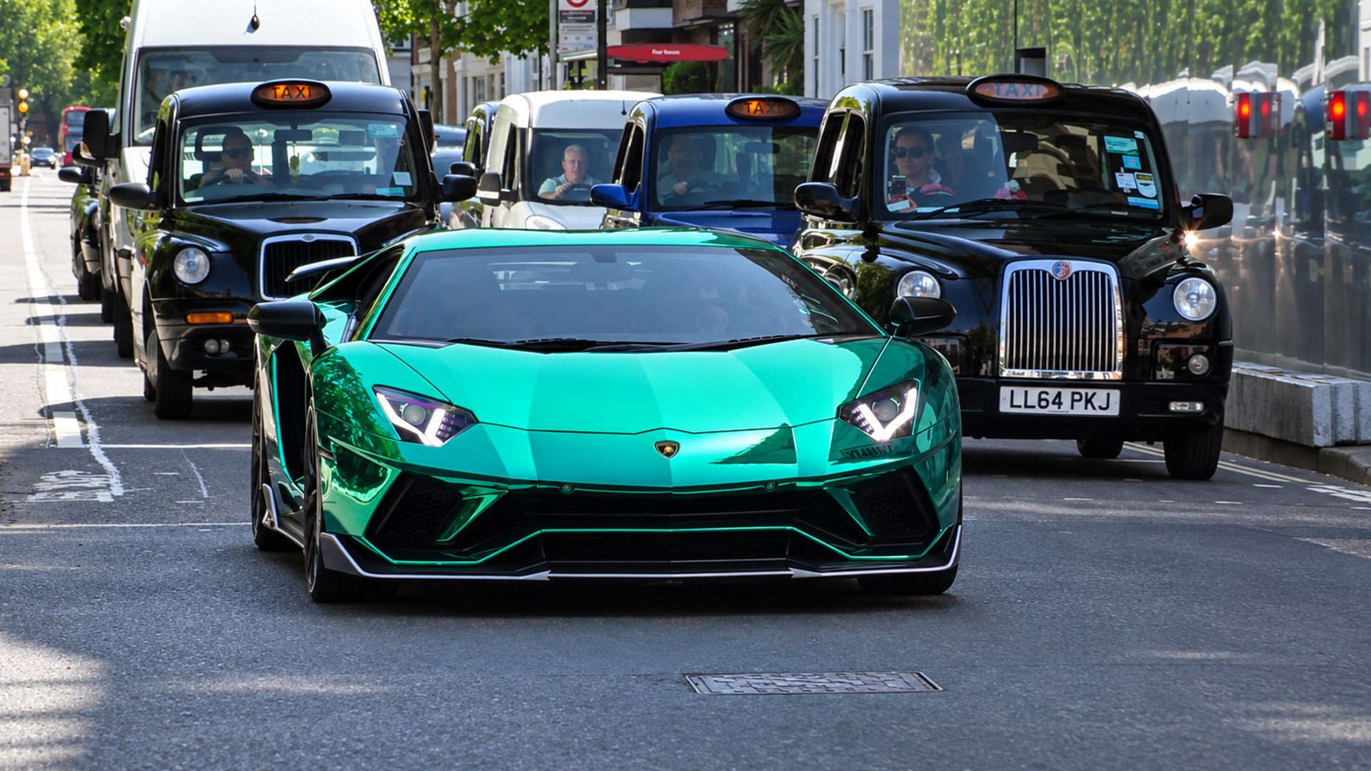 A millionaire’s Lamborghini brings supercar life to the slow lane