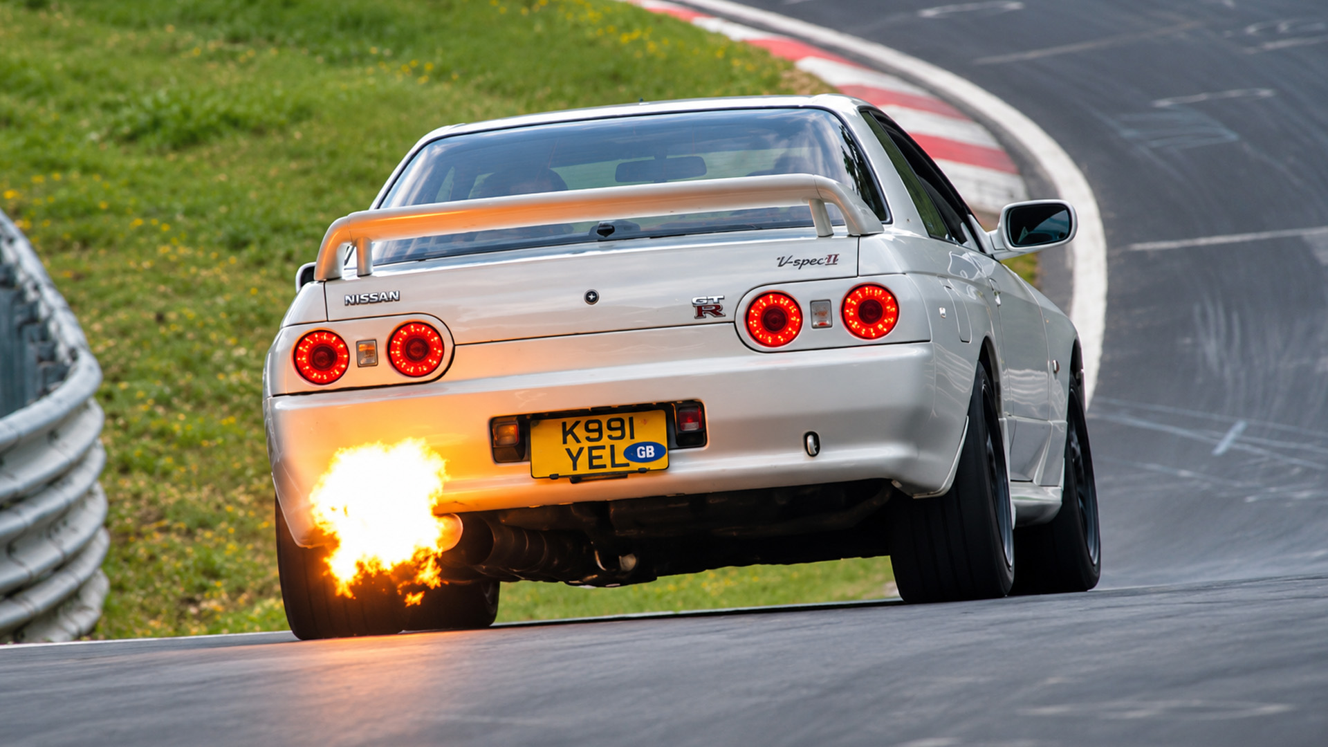 Nissan GT-R unleashes flames during Nürburgring acceleration