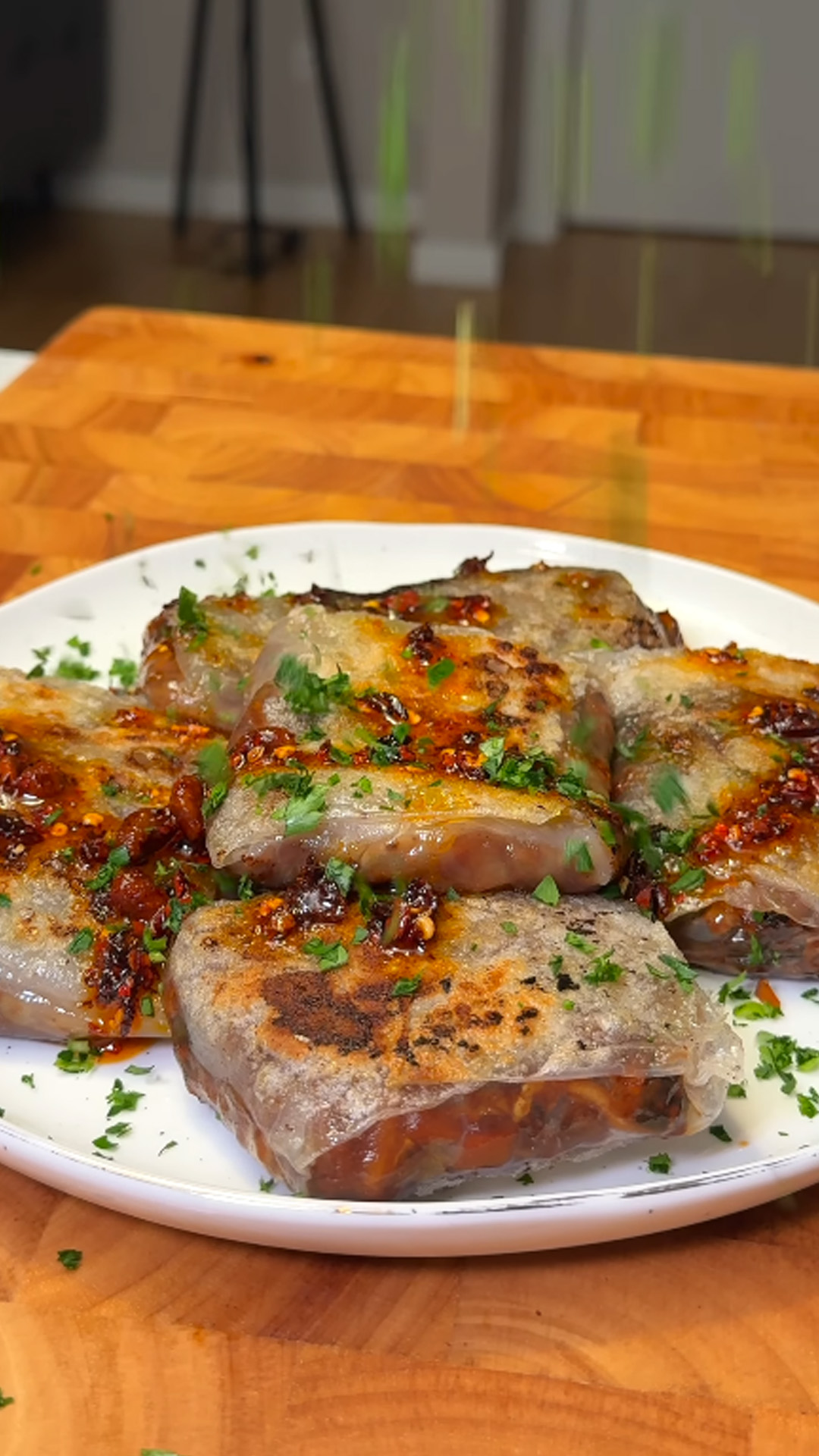 Golden rice paper dumplings with a crunchy finish