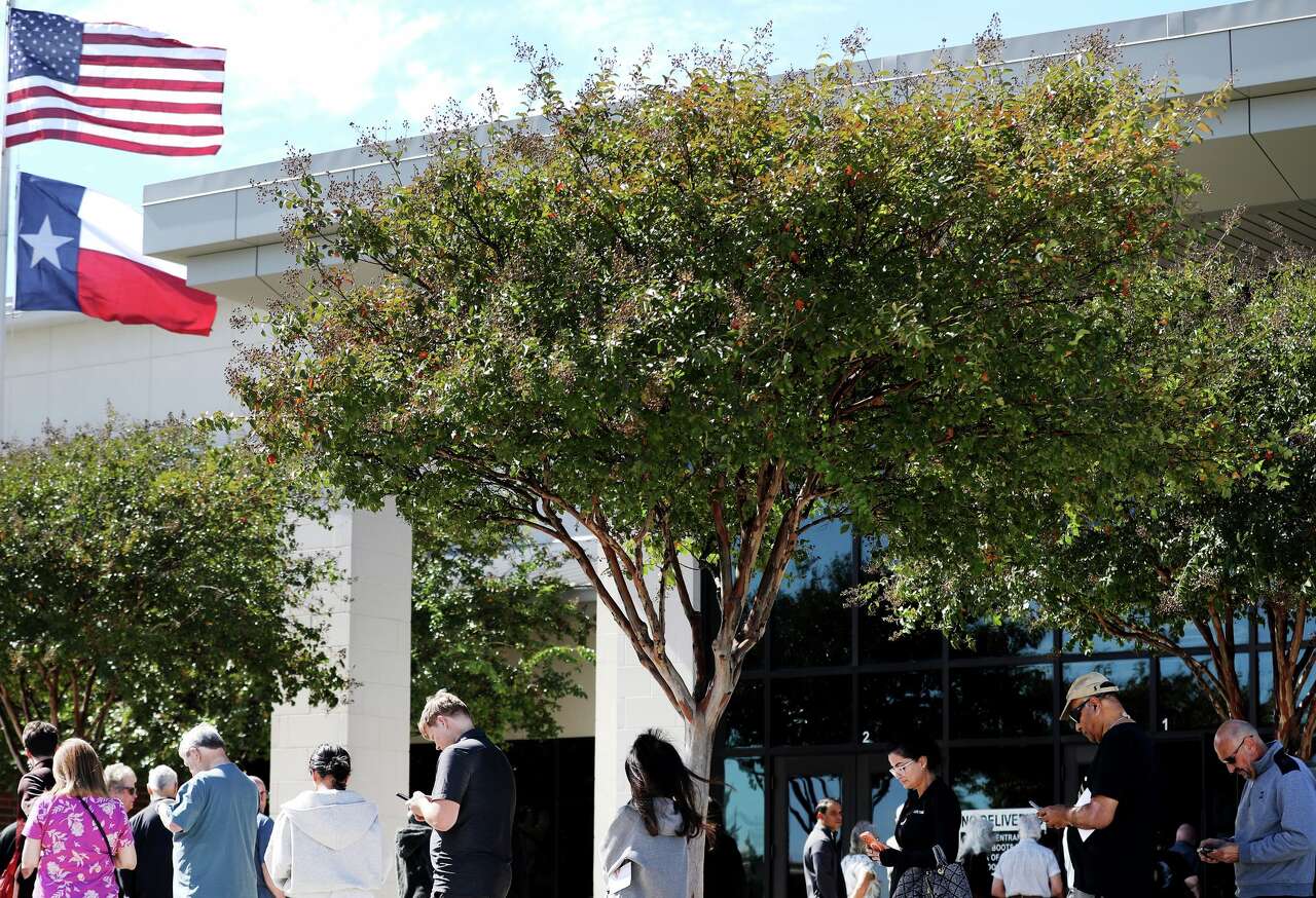 Map: Find the closest Dallas County early voting polling place near you