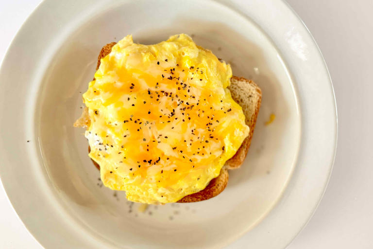 I asked 4 chefs if you should add cheese before or after scrambling ...