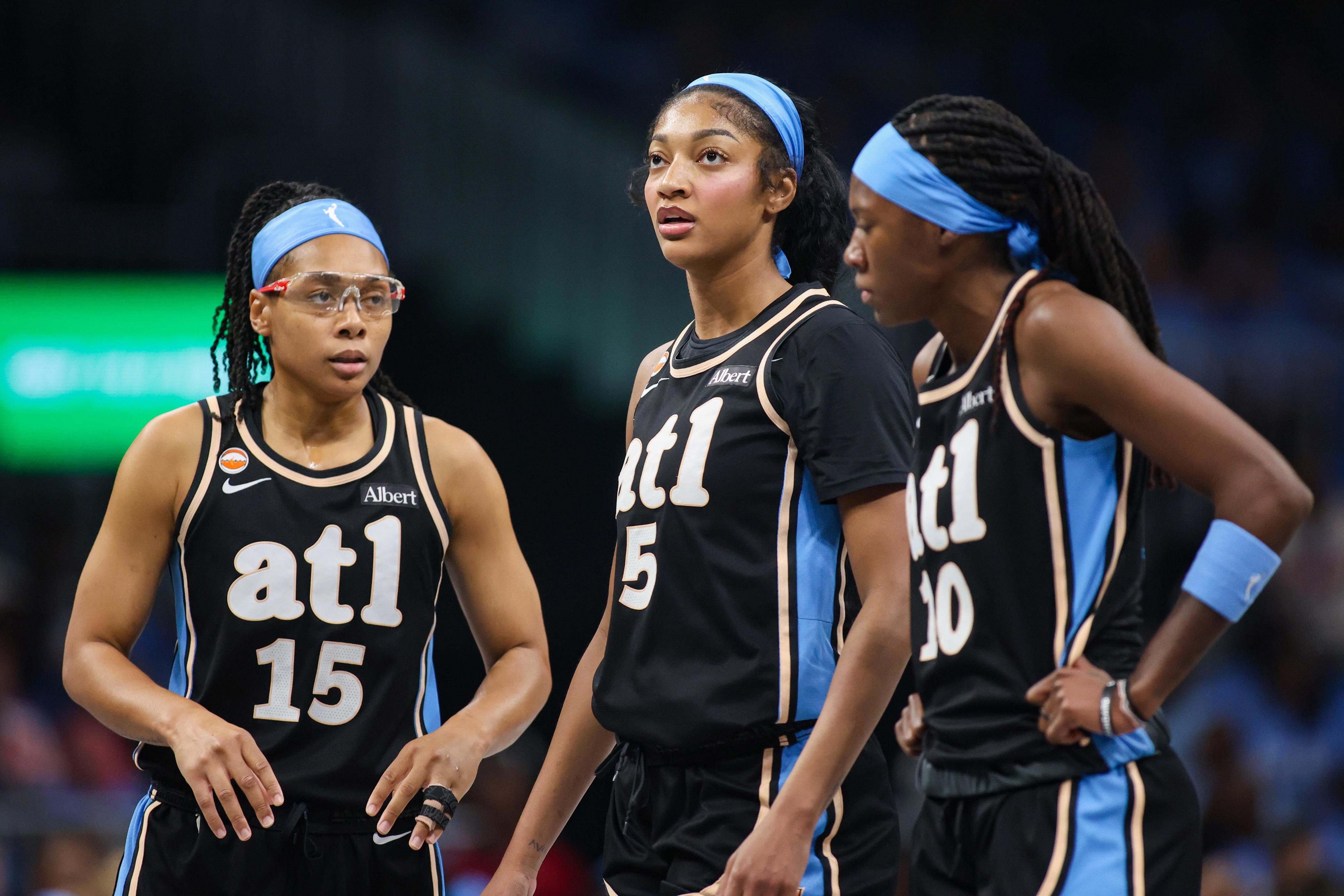 This Angel Reese no-look pass to Rhyne Howard could have been epic WNBA ...