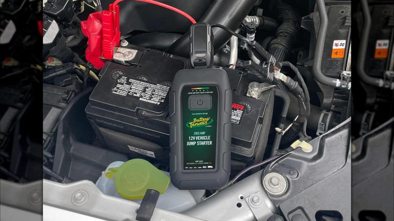 13 car accessories & mini-gadgets that actually make great gifts
