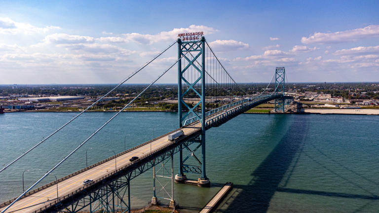 Canada Border Agency detains Canadian drivers returning from US trip ...