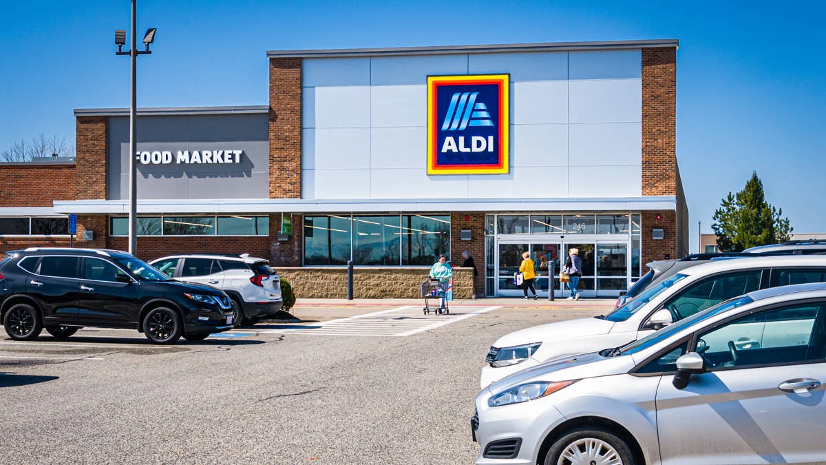 Aldi’s beautiful $5 fall flower bouquets instantly brighten any room