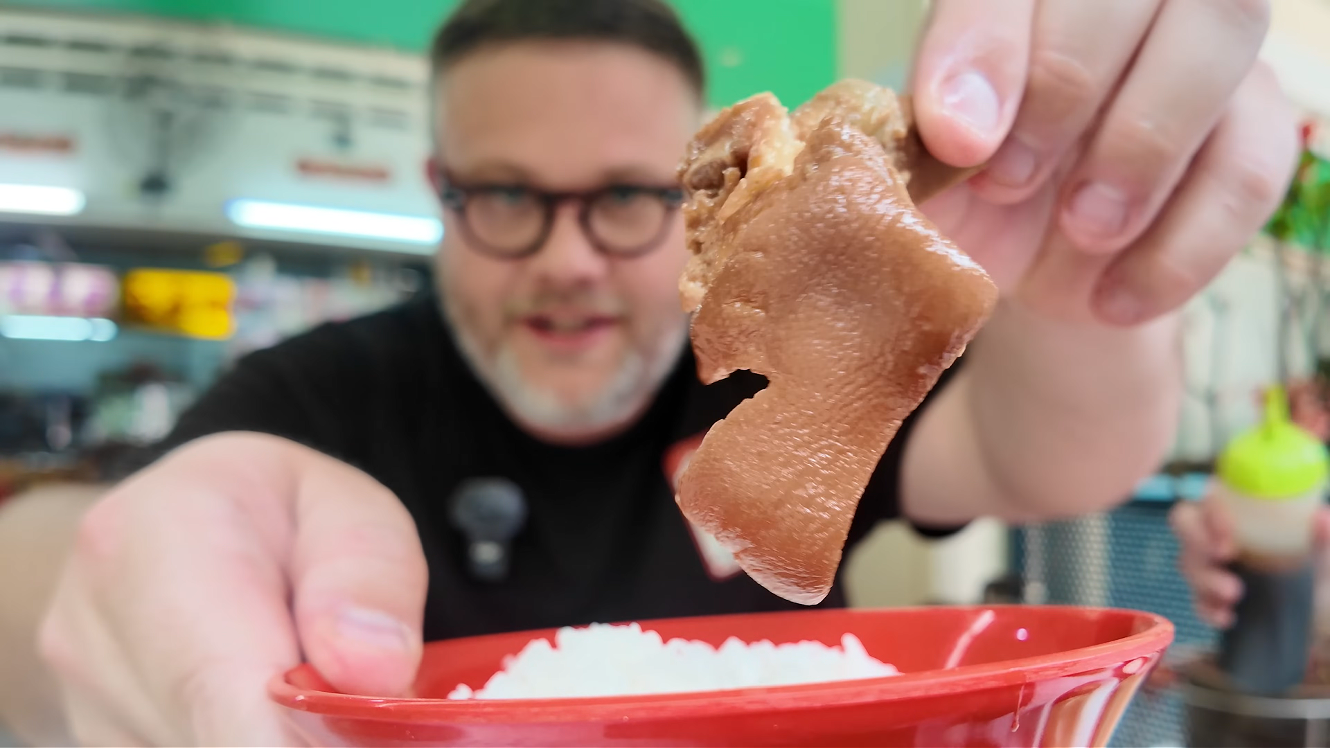 Savoring peppery pork rib soup with braised pig trotters and crispy ...