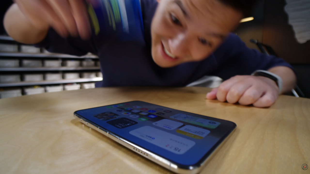 iPhone Duo摺了1萬次還能用嗎? 實測揭曉耐用度與使用隱憂