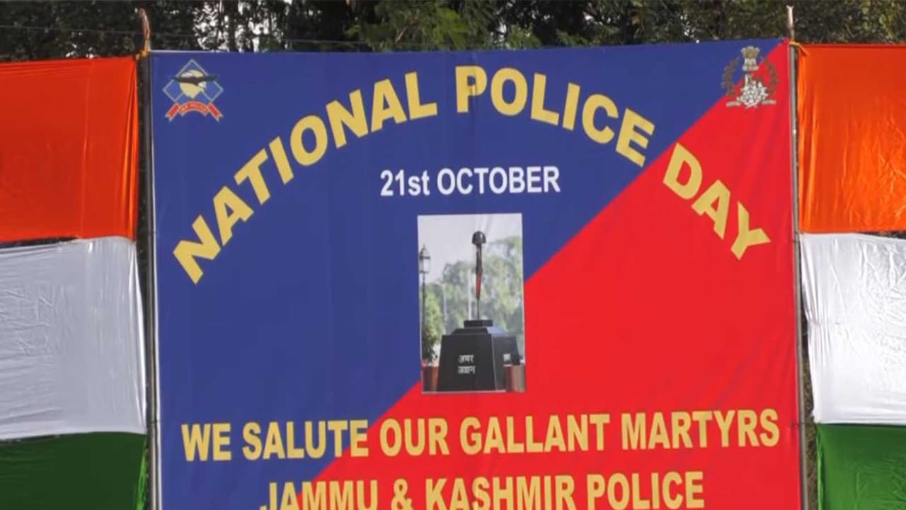 Poonch Police holds wreath-laying ceremony on Police Commemoration Day