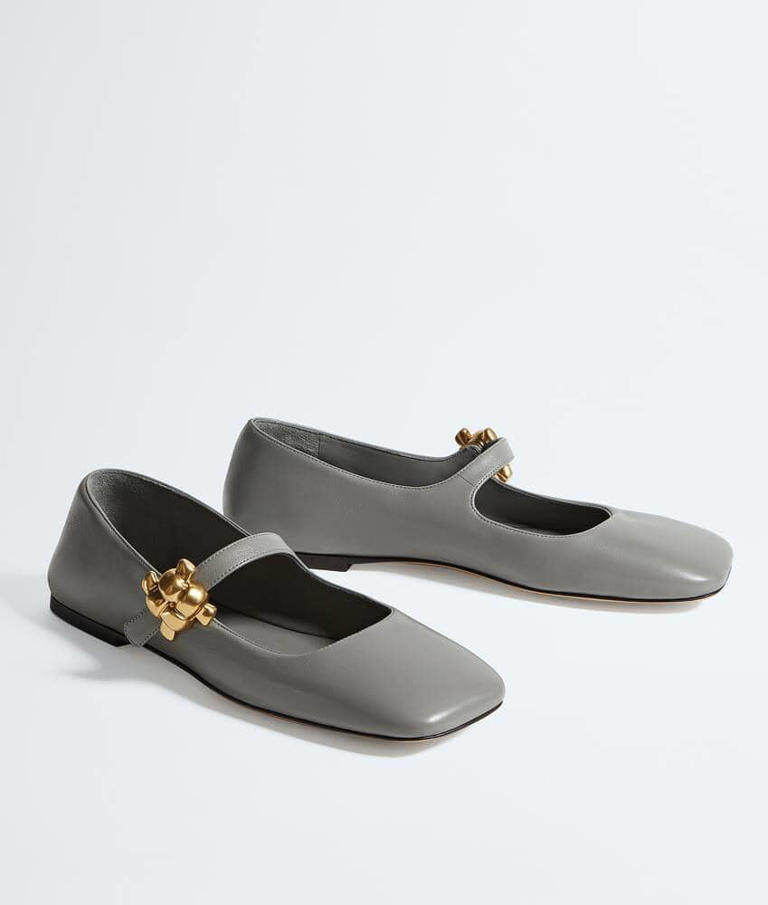 7 rekomendasi flat shoes wanita branded, dari Gucci sampai LV
