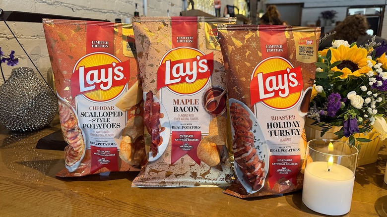 Review: Lay's new Thanksgiving potato chip flavors are so good I'd eat ...